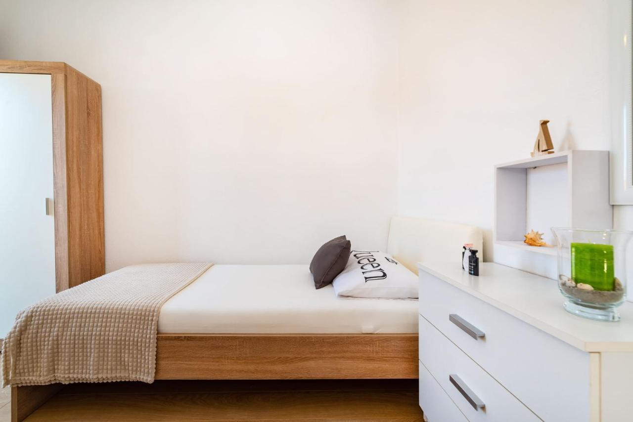 Apartment Maia Lena For Family Jasenice  Exterior foto