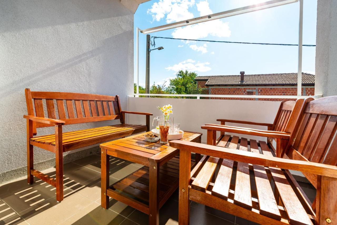 Apartment Maia Lena For Family Jasenice  Exterior foto