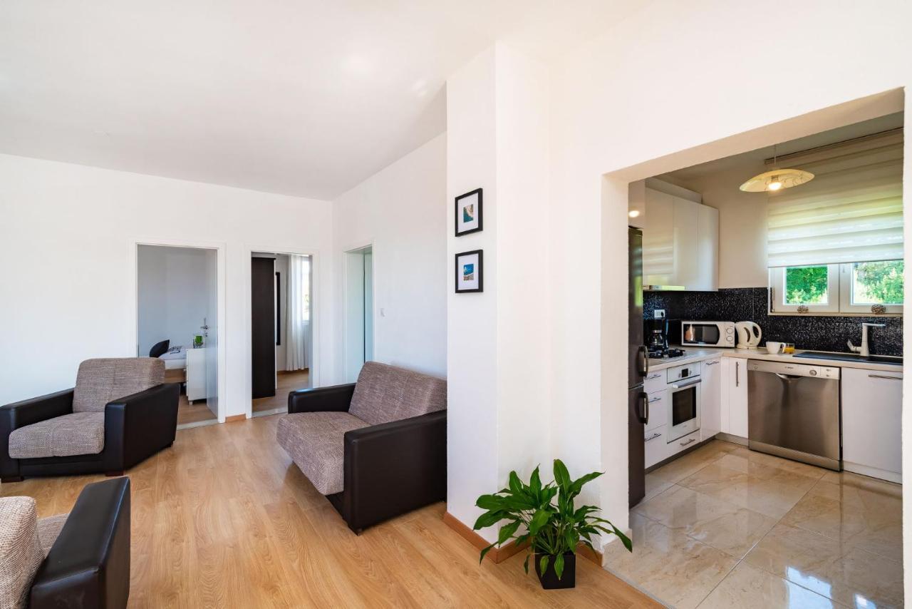 Apartment Maia Lena For Family Jasenice  Exterior foto